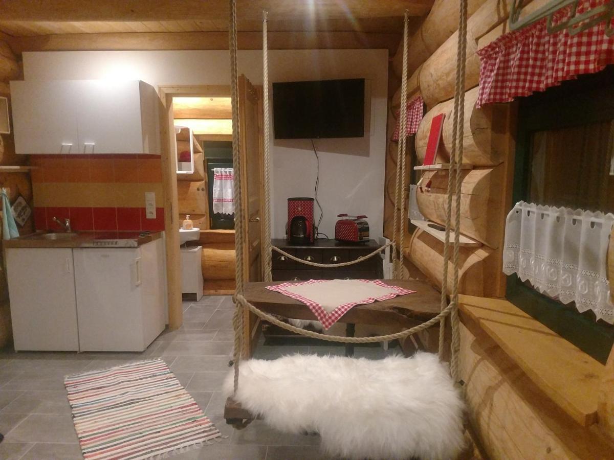Ferienwohnungen Blockhaus - Zwergenhaeusl Grünau im Almtal エクステリア 写真