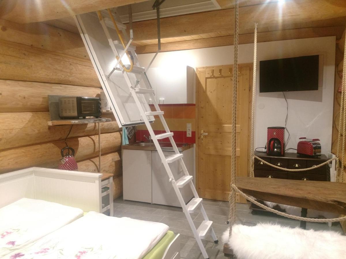 Ferienwohnungen Blockhaus - Zwergenhaeusl Grünau im Almtal エクステリア 写真