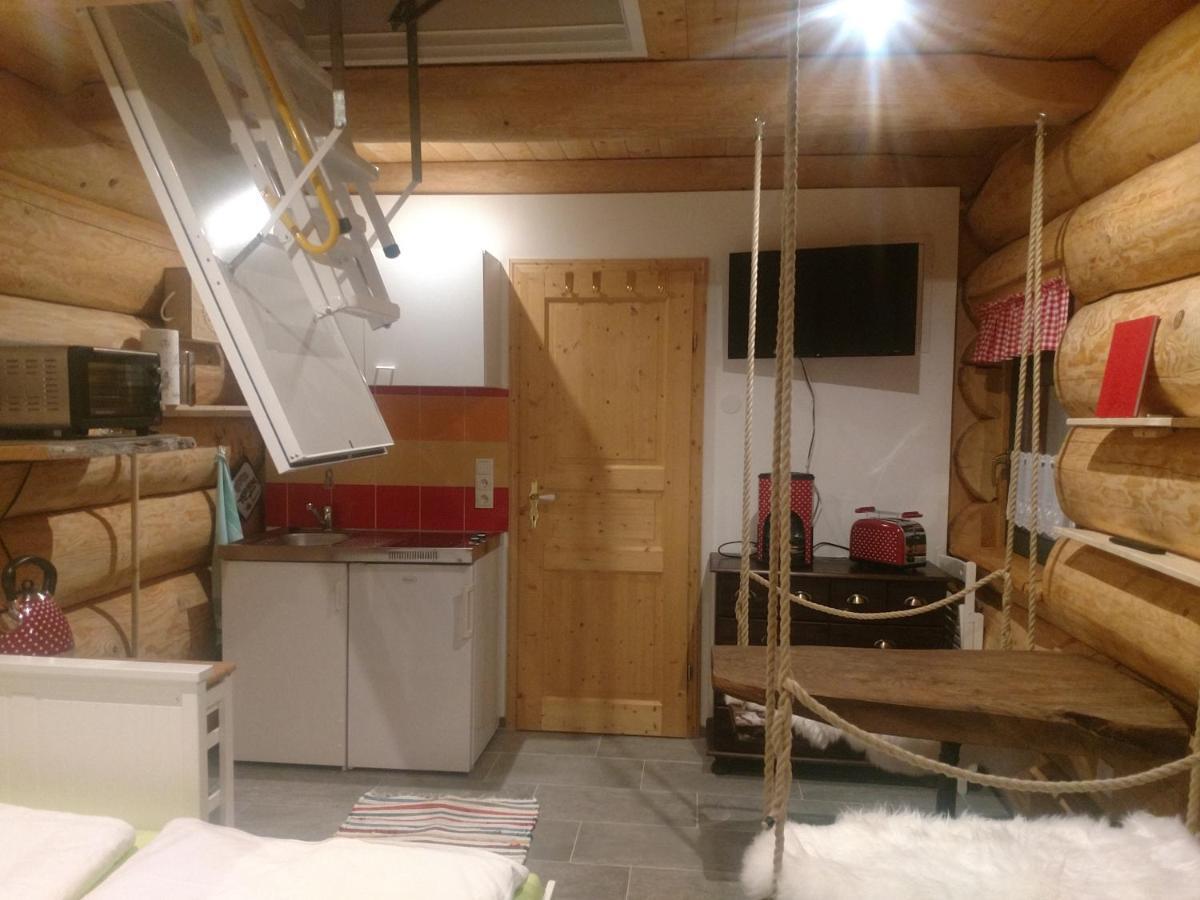 Ferienwohnungen Blockhaus - Zwergenhaeusl Grünau im Almtal エクステリア 写真